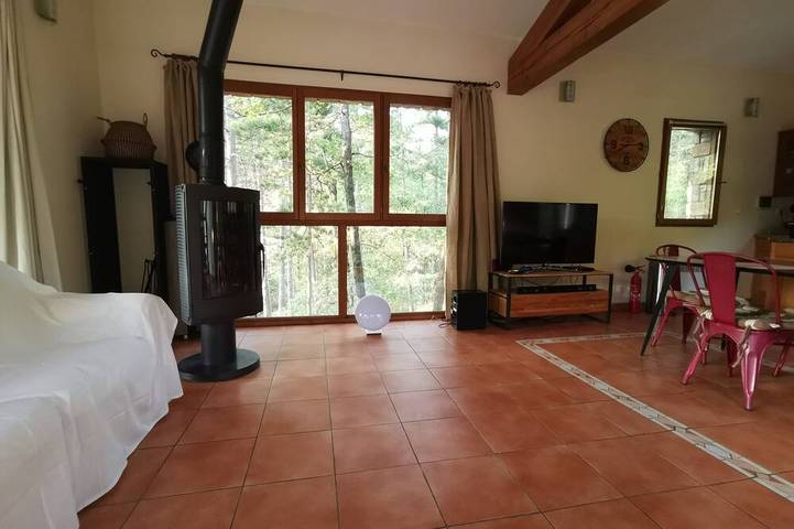 Location de vacances pour 7 personnes, avec piscine ainsi que jardin et balcon à Saint-Étienne-de-Gourgas - 2