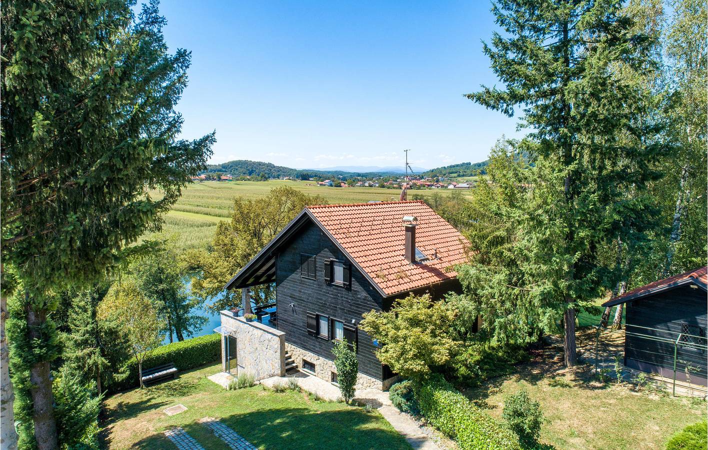 Charmante 2-Zimmer-Wohnung mit Pool und WLAN, 100 m vom Fluss Korana entfernt in Karlovac, Karlovac und Umgebung