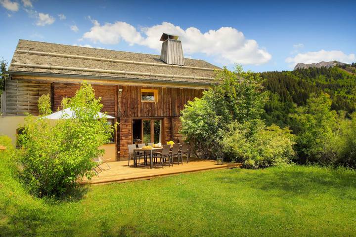 Chalet pour 8 personnes, avec Balcon et Terrasse ainsi que Jardin et Sauna à Manigod