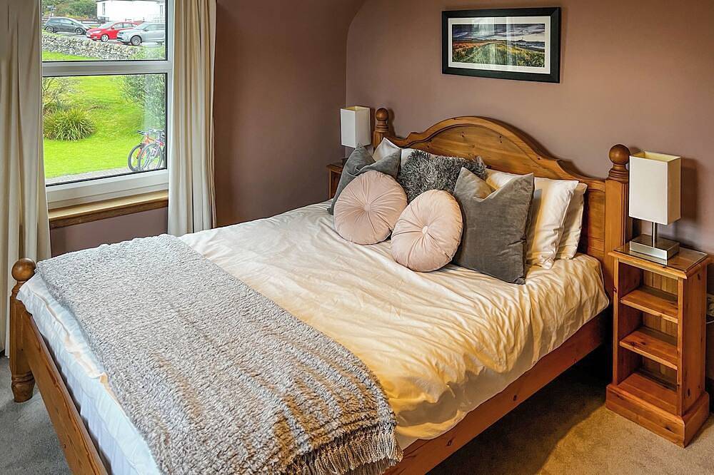 5 bedroom accommodation in Portpatrick, near Stranraer in Portpatrick, Dumfries and Galloway