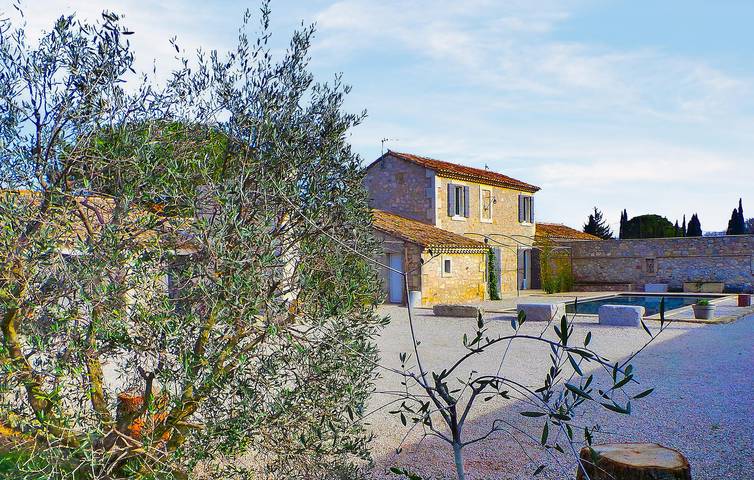 Location de vacances pour 6 personnes, avec terrasse et piscine, animaux acceptés à Saint-Martin-de-Crau - 2