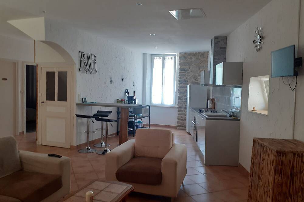 Apartamento entero, Apparently located in lacaune les bains. Serves 5. in Lacaune, Región de Lacaune