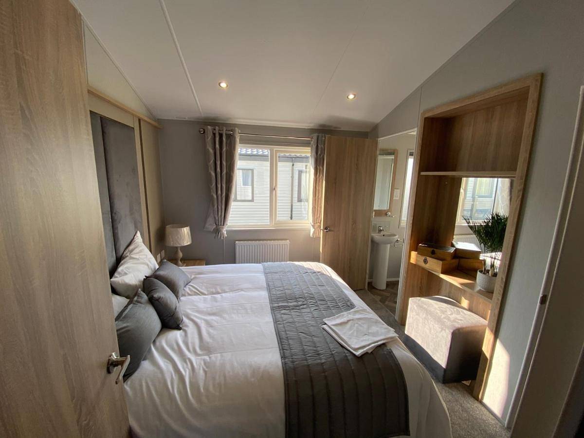 Entire apartment, Sea view 3 bedroom Lodge in Porthcawl, Bridgend region