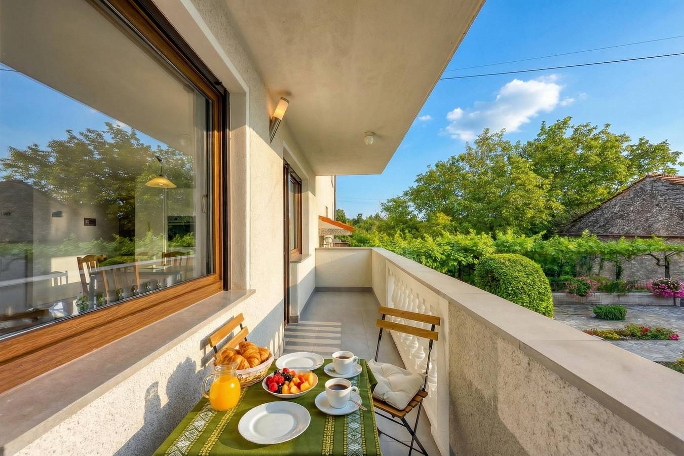 Ganze Wohnung, Ruj Karst Apartment with Balcony in Zizan, Slowenien