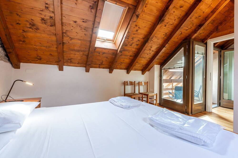 Wunderbares  Ferienhaus für 6 Gäste mit Tv und Innenhof in Mergozzo, Comune di Mergozzo