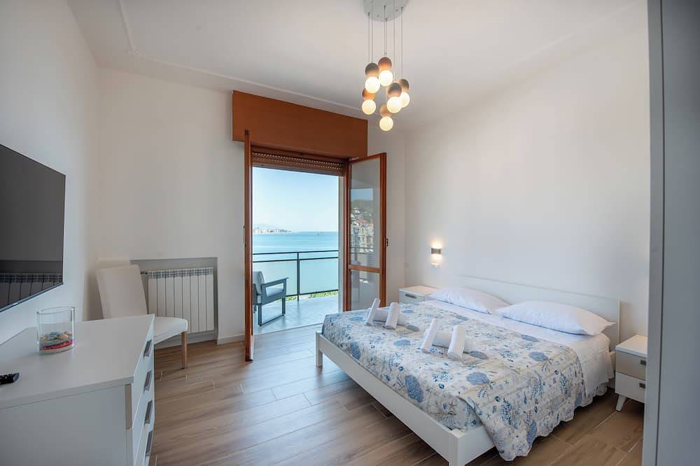 Entire apartment, Delightful Suite by the Sea in Savona (City), Savona