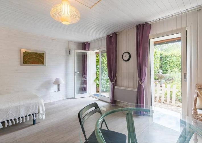 Ferienwohnung für 2 Personen, mit Terrasse und Garten sowie Ausblick