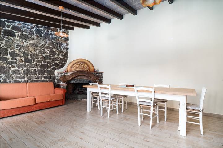 Gîte pour 6 personnes, avec Balcon ainsi que Jardin et Vue sur le lac dans Dorgali - 3