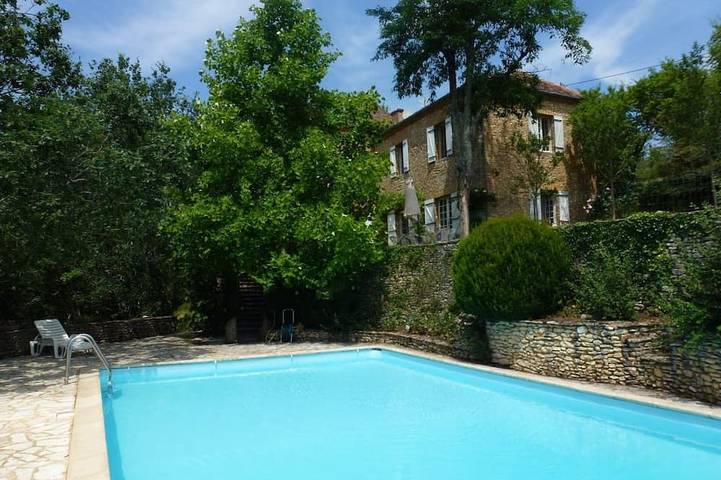 Location de vacances pour 10 personnes, avec jardin et terrasse à Marnac