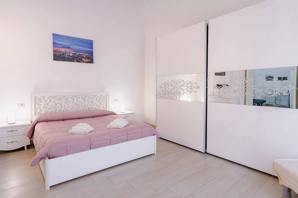 Spacious Loft with Park View - Cozy Retreat in the City Center in Santa Maria Capua Vetere, Caserta Provinz