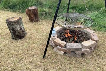 Camping for 10 People in Warehorne, Kent, Photo 2