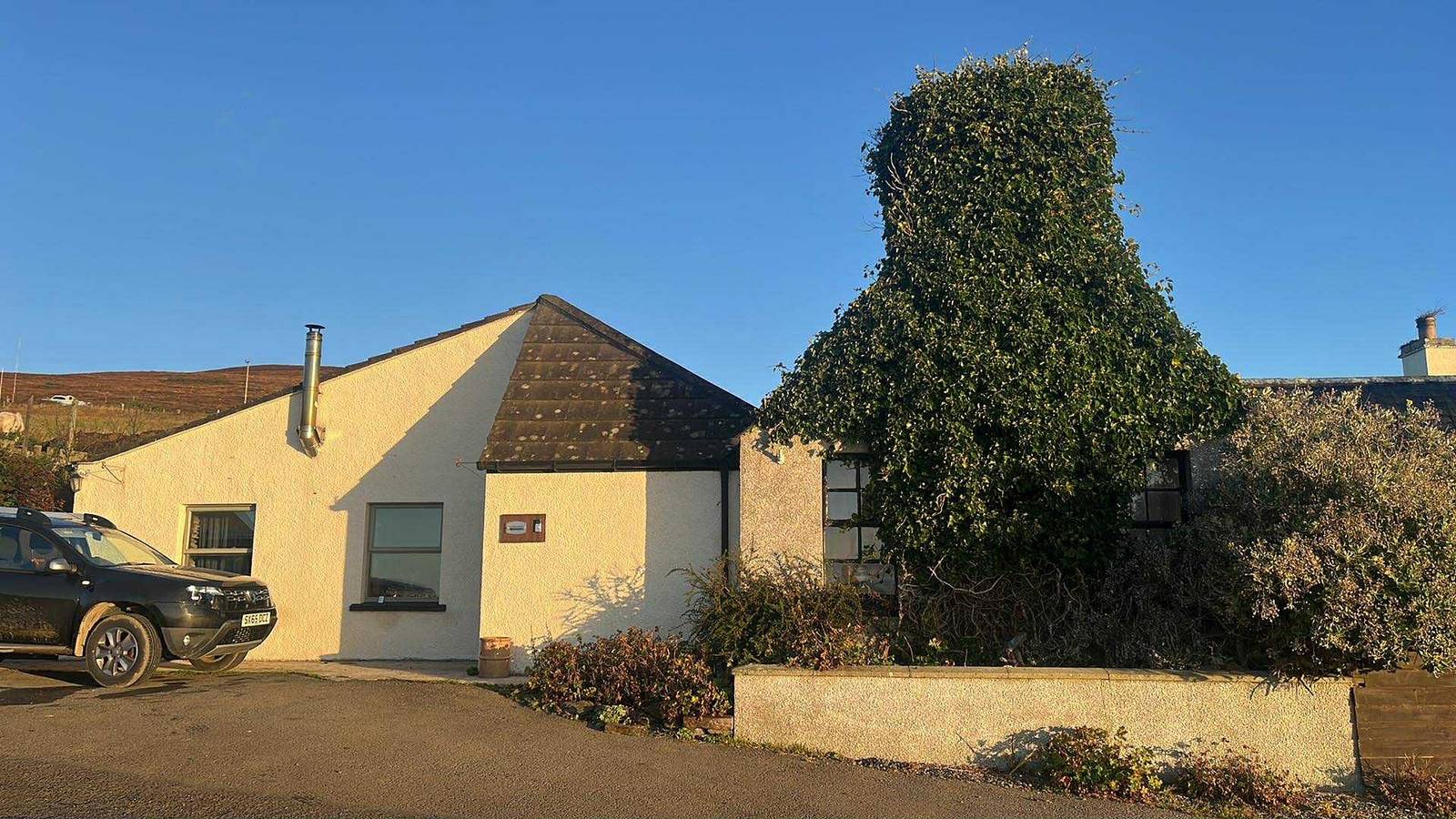 Cottage Sleeps 9 with Sea Views and Parking in Orkney Islands