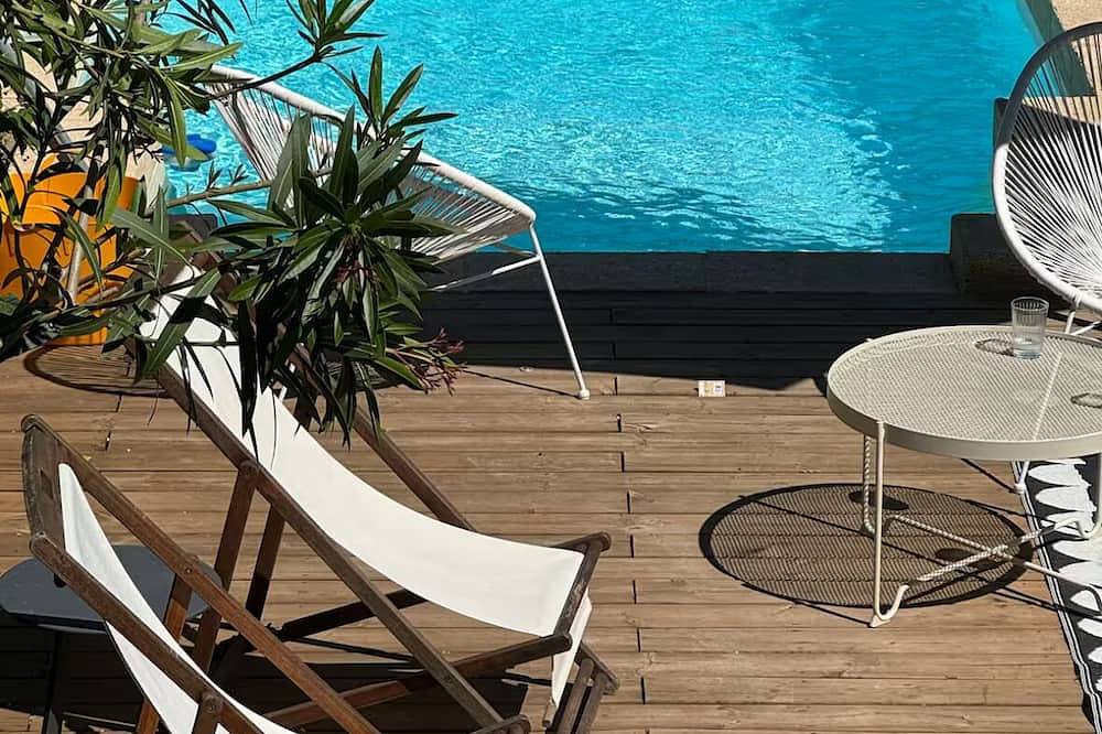 Provencal House in Grans, Aix-en-Provence region