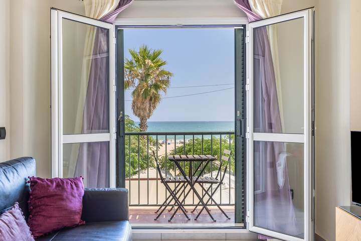 Hel lejlighed, Apartment 'Acuario' with Sea Views, Wi-Fi and Air Conditioning in Playa Barbate, Barbate