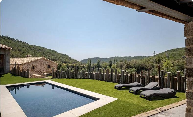 Chalet para 16 personas, con jardín además de piscina y jacuzzi, Familias con niños en Solsonés