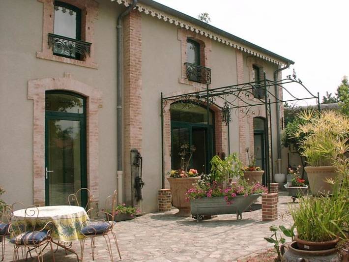 Location de vacances pour 2 personnes, avec vue ainsi que jardin et piscine à Veyre-Monton - 4