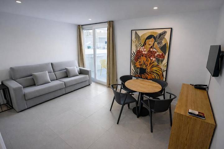 Location de vacances pour 4 personnes, avec sauna et piscine ainsi que jardin et jacuzzi à Magaluf - 3