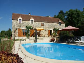 Gîte pour 10 personnes, avec jardin ainsi que terrasse et piscine, animaux acceptés à Thédirac