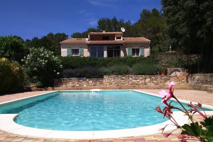 Location de vacances pour 9 personnes, avec jardin et terrasse, animaux acceptés à Saint-Nazaire (Gard)