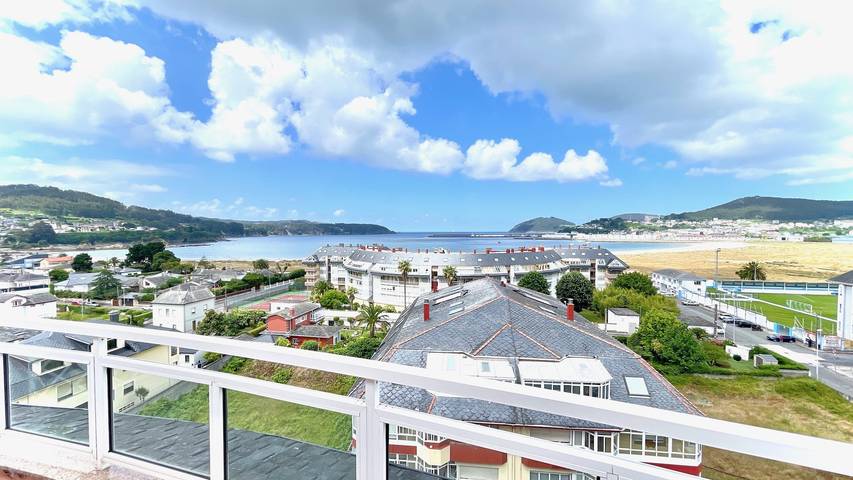 Apartamento para 5 personas, con Vistas al mar y Jardín en Viveiro