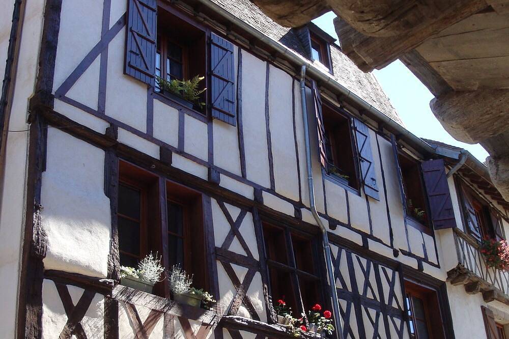 Appartement entier, La Corrèze, charmant apt. centre du village médiéval à pied de la rivière in Beaulieu-sur-Dordogne, Région de Brive-la-Gaillarde