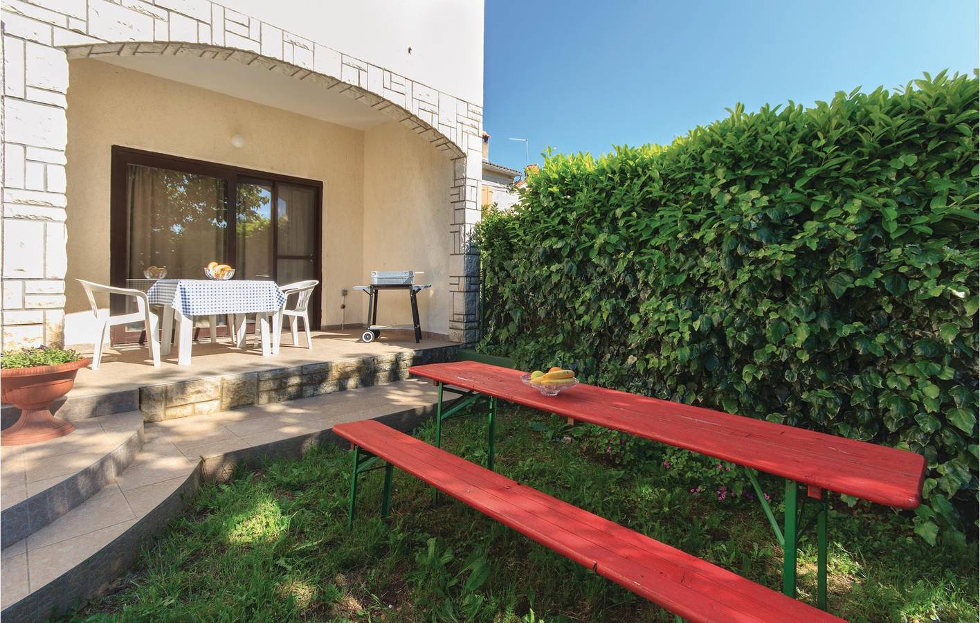 Ganze Ferienwohnung, Gemütliche Ferienwohnung mit Terrasse, WLAN und Parkplatz in der Nähe des Stadtzentrums von Sisan in Sisan, Südküste Istrien