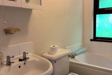 Log Cabin for 6 People in Purbeck Heritage Coast, South West England, Photo 4