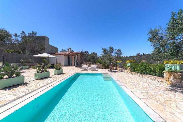 Villa per 4 persone, con giardino e panorama nonché piscina in Corsano