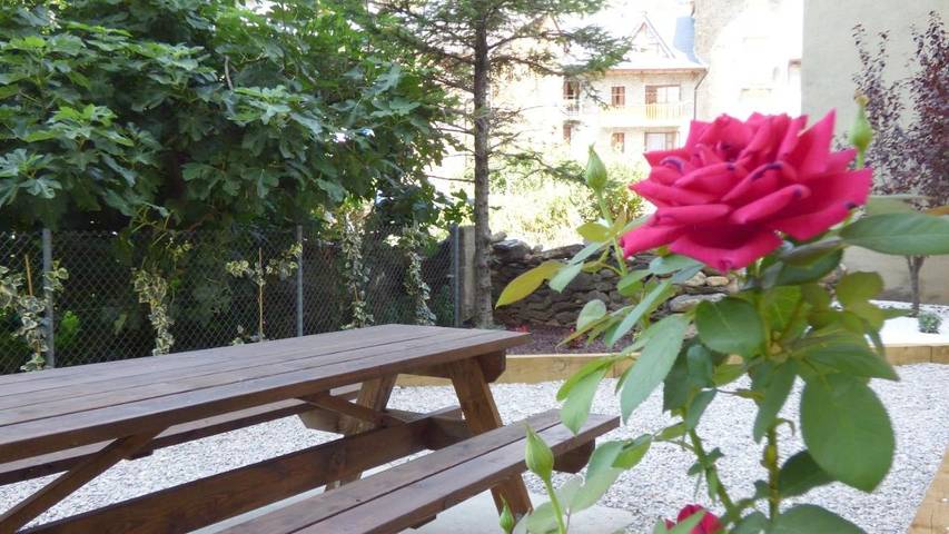 Gîte pour 6 personnes, avec vue et terrasse à Rialp - 2