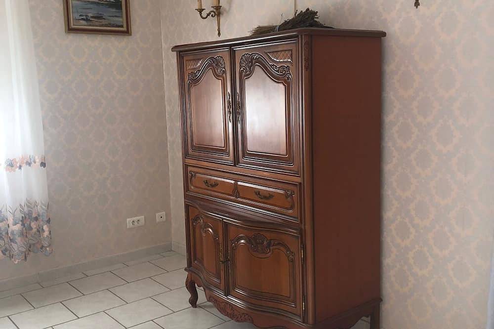 Apartamento entero, Lovely room in Provence 5 minutes from the golf course, 50 meters from the tennis court. in Pierrevert, Parque natural regional del Luberon