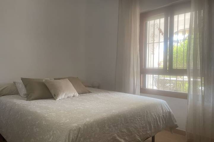 Septemberangebot Luxuriöse Villa mit privatem Pool am Meer, 15 km von Alicante entfernt in El Campello, Costa Blanca