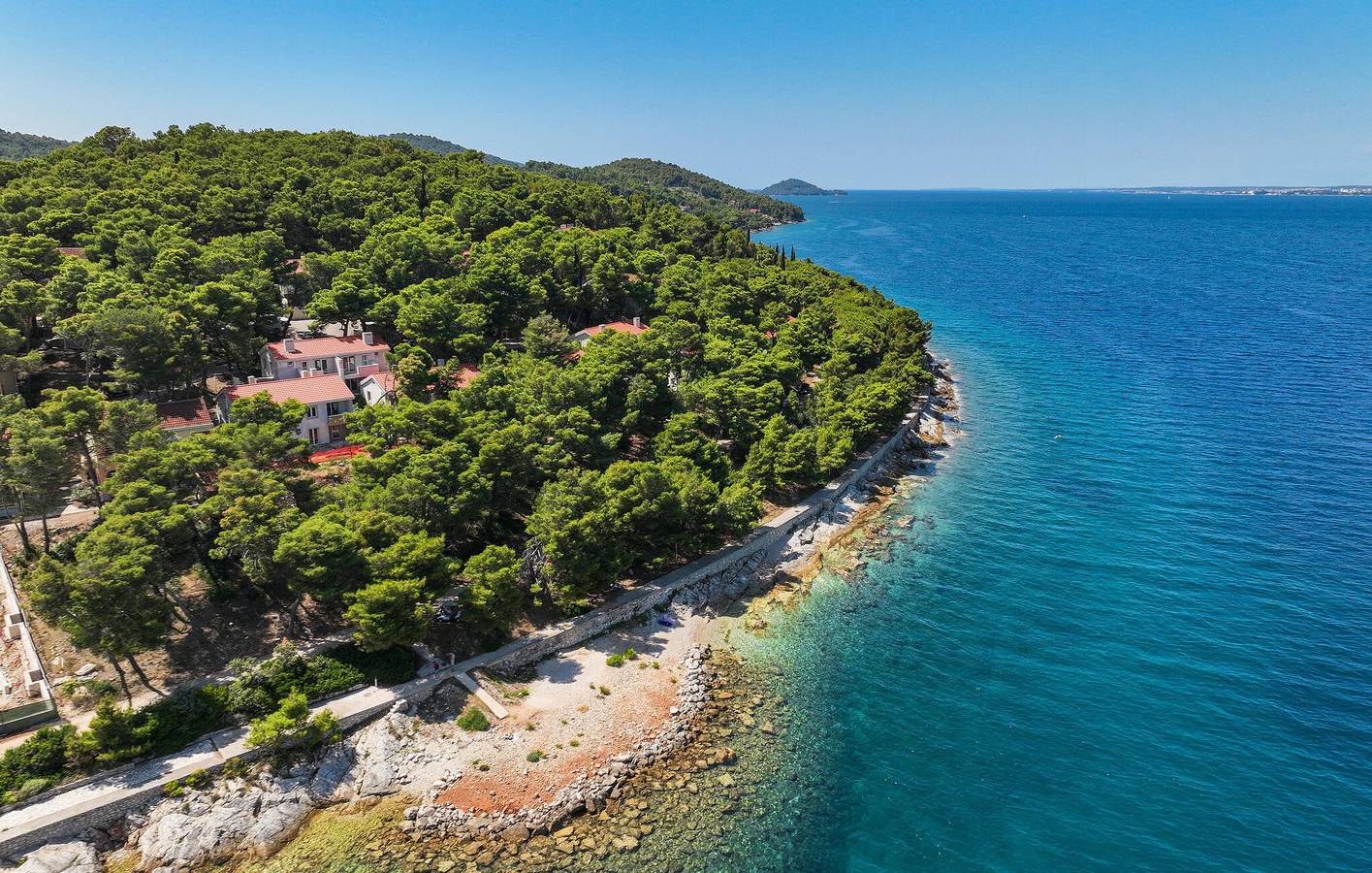 Ganze Ferienwohnung, Reizendes Apartment mit Meerblick, Terrasse und Parkplatz in der Nähe des Strandes V. Sabuša in Kukljica, Insel Ugljan