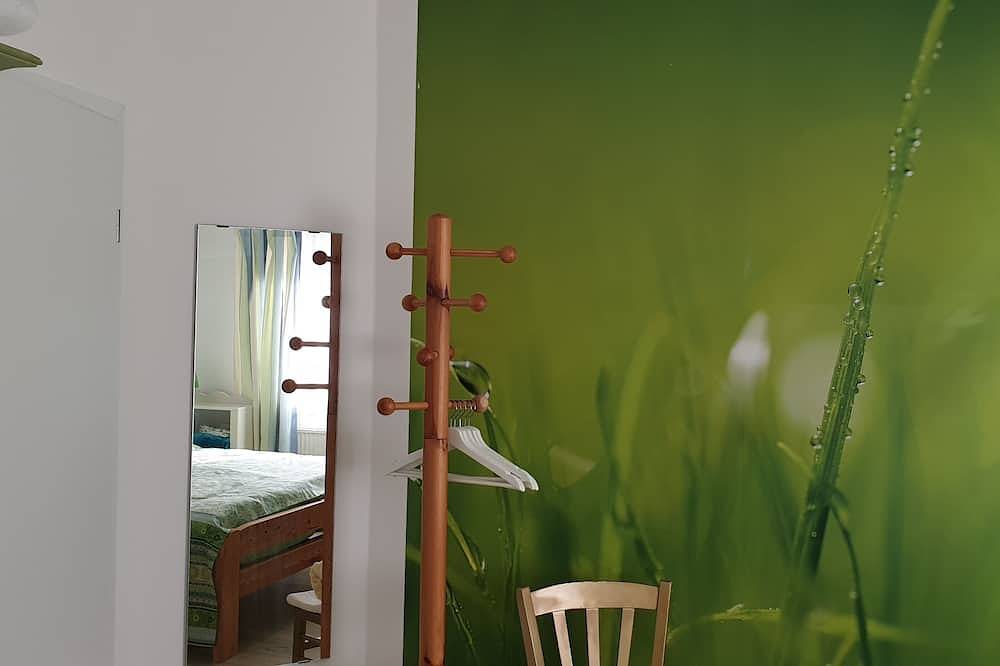 Ganze Wohnung, Happy Days, Ferienwohnung mit Rasenterasse & seperatem Zugang  im Dreiländereck in Seifhennersdorf, Oberlausitz-Niederschlesien