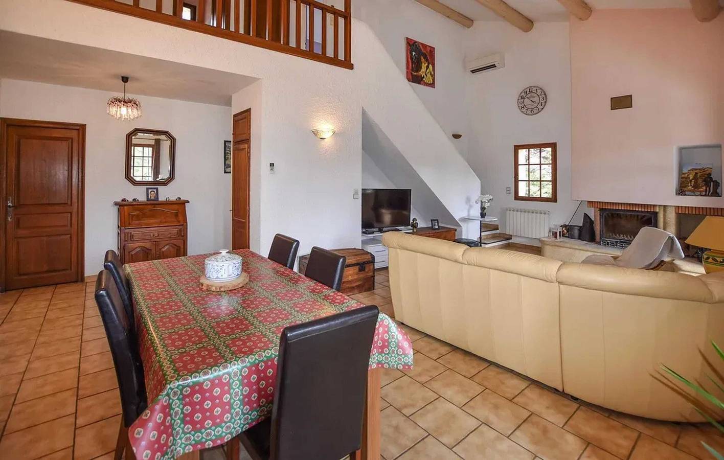 Provencal house with fireplace in Loriol-du-Comtat, private garden in Loriol-du-Comtat, Vaucluse