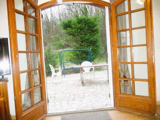 Gîte pour 5 personnes, avec terrasse ainsi que vue et piscine, animaux acceptés à Taluyers - 4