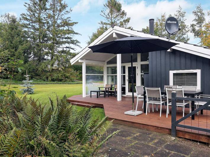 Ferienhaus für 6 Personen, mit Terrasse und Garten in Hvalpsund - 4