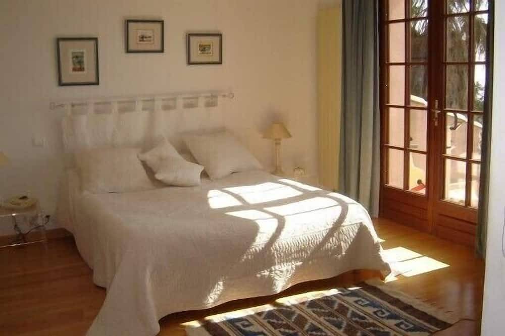 Villa 300m2,  ,vue panoramique sur la  mer ,piscine,jardin étagé 1800m2 charme in Bastia, Cap Corse