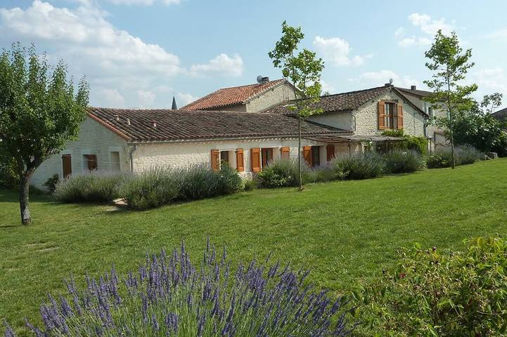 Location de vacances pour 14 personnes, avec Terrasse et Jardin à Maison de Noailles