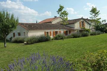 Location de vacances pour 14 personnes, avec jardin à Maison de Noailles