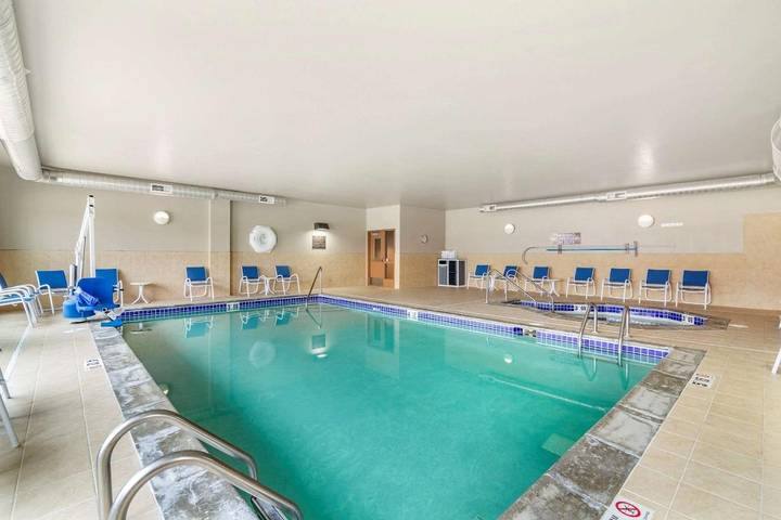 Hôtel pour 2 personnes, avec piscine et jacuzzi, animaux acceptés à Minot