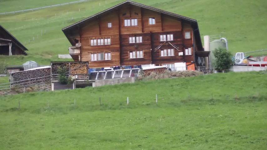 Gîte pour 9 personnes, avec balcon à Frutigen - 2