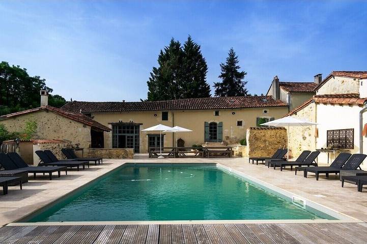 Holiday home for 18 people, with garden - 1