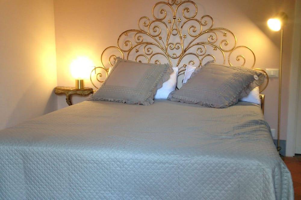 \"Da Paolino\" Villa with sauna and private pool in an ancient hamlet in Castel San Niccolò, Casentino