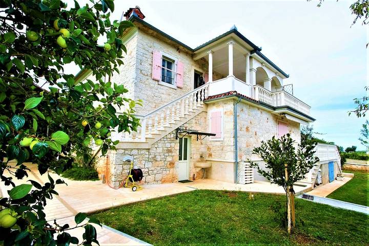 Ferienwohnung für 3 Personen, mit Balkon und Balkon/Terrasse in Kastelir