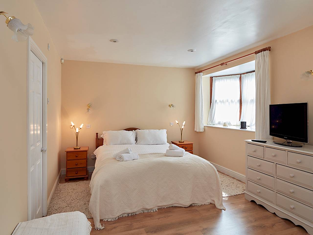 Luxury 5 bedroom Riverside home in town centre - Pass the Keys in Shrewsbury, Shropshire