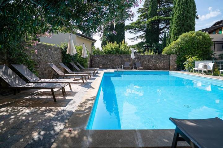 B&b per 2 persone, con terrazza e piscina in San Felice del Benaco