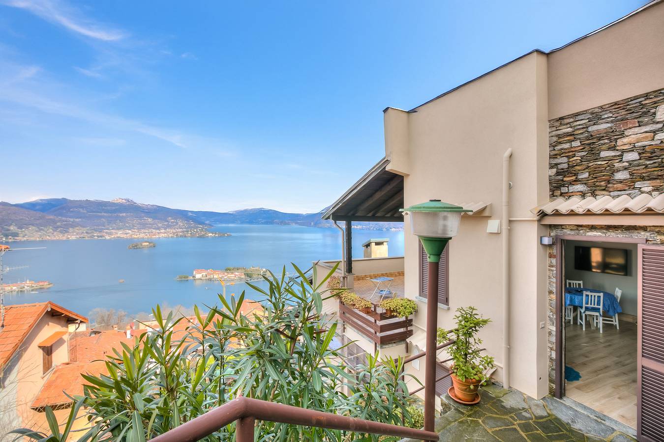 Lake View Terrace Over The Borromean Isla in Someraro, Comune di Stresa