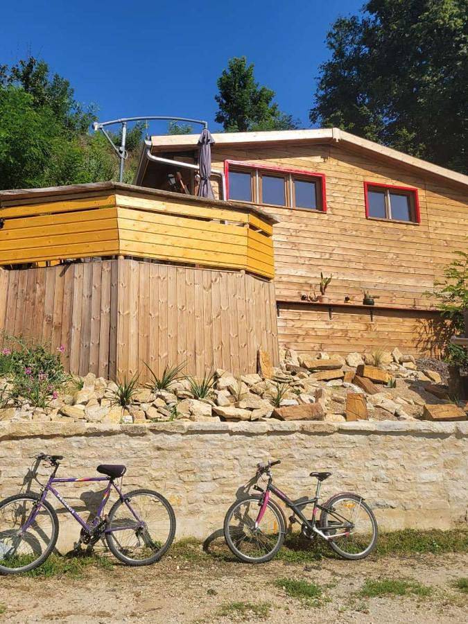 Gîte pour 4 personnes, avec Terrasse ainsi que Jardin et Vue à Audelange