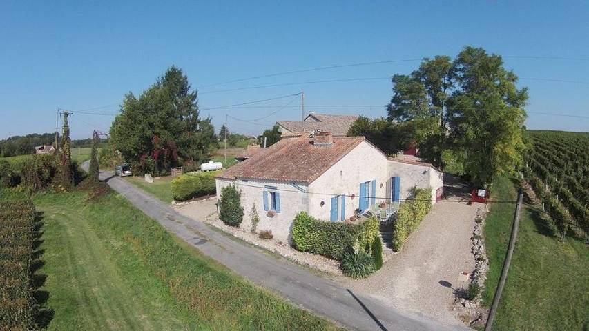 Location de vacances pour 3 personnes, avec vue et terrasse à Saint-Méard-de-Gurçon - 3