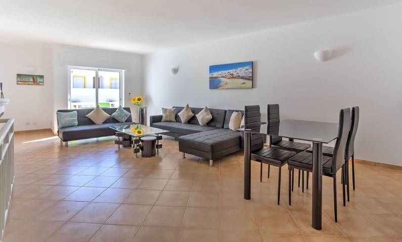 Holiday apartment for 4 people, with pool and garden as well as balcony - 1